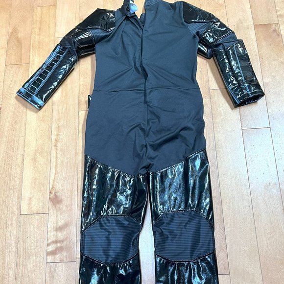 New- Darth Vader costume- Disney - kids age 9/10 - Picture 3 of 7